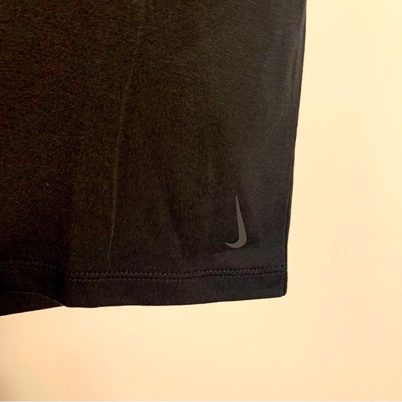 Nike Yoga Black Open Back Sleeveless Shirt in Size Small - Picture 8 of 8